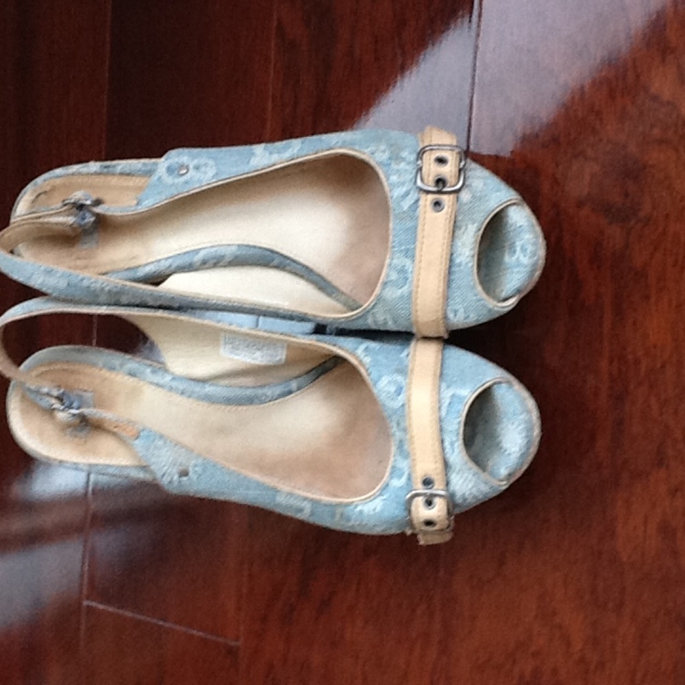 UGG Australia Noelle Wedge Peep-Toe shoe- Size 9.5